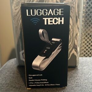 Luggage Tech smart strap TSA approved with digital scale